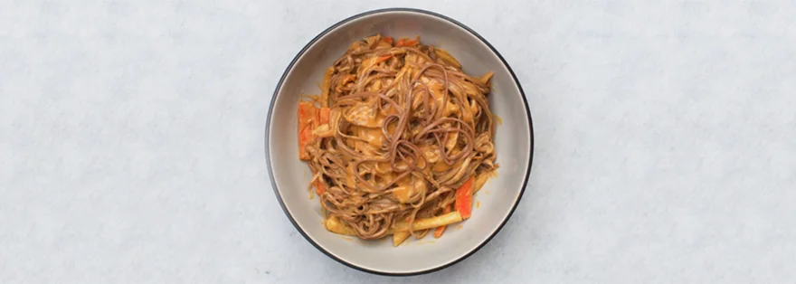 Soba rezance s miso - arašidovou omáčkou