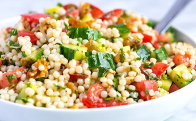 Kuskus so šalátom z pečených paprík