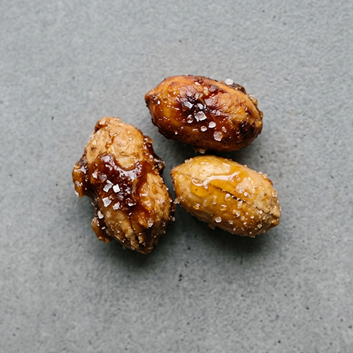 Arašidy s príchuťou slaného karamelu a medu