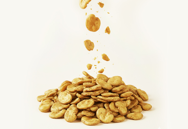 Fľaša kečupu a paradajky