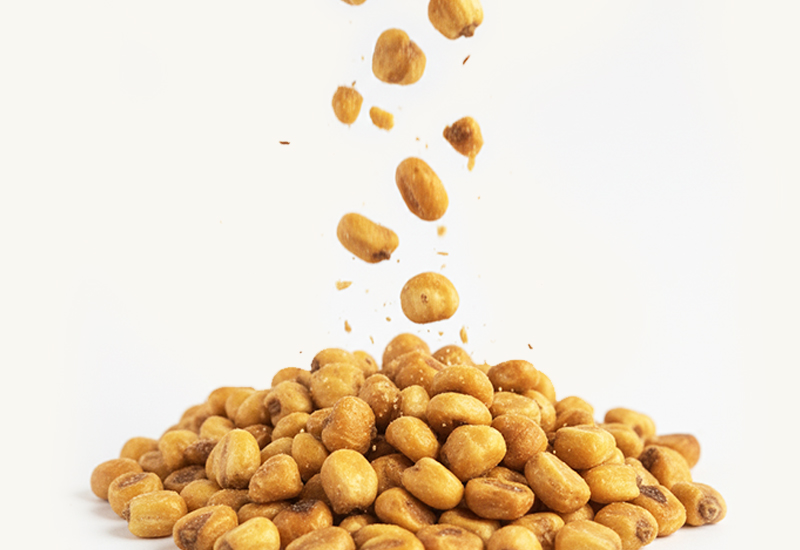 Fľaša kečupu a paradajky