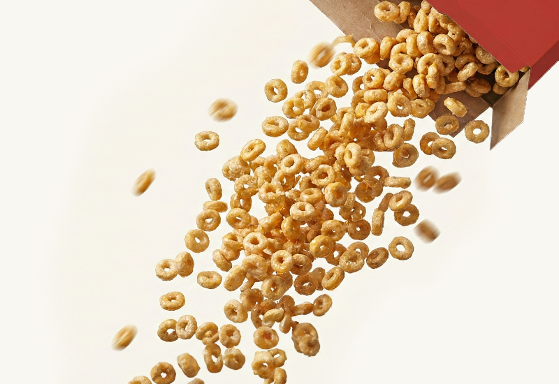 Fľaša kečupu a paradajky