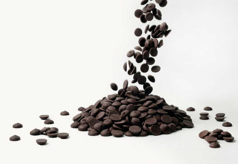 Fľaša kečupu a paradajky