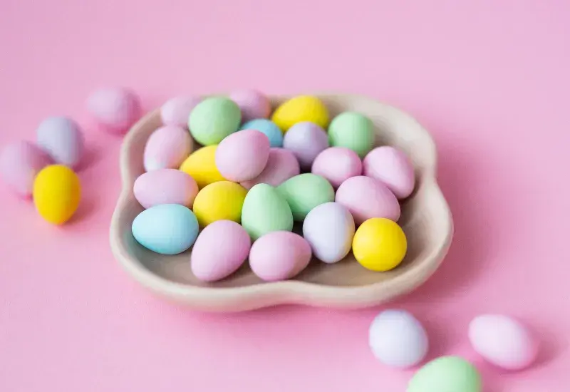 Chrumkavé farebné mini vajíčka