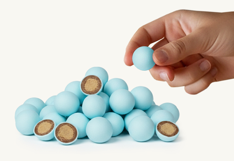 Fľaša kečupu a paradajky