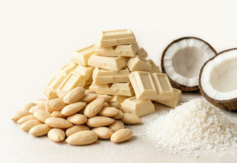 Fľaša kečupu a paradajky