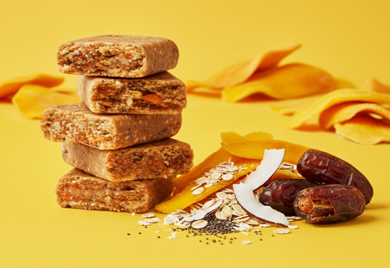 Fľaša kečupu a paradajky