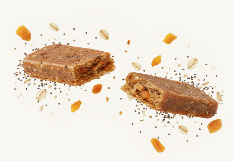 Fľaša kečupu a paradajky