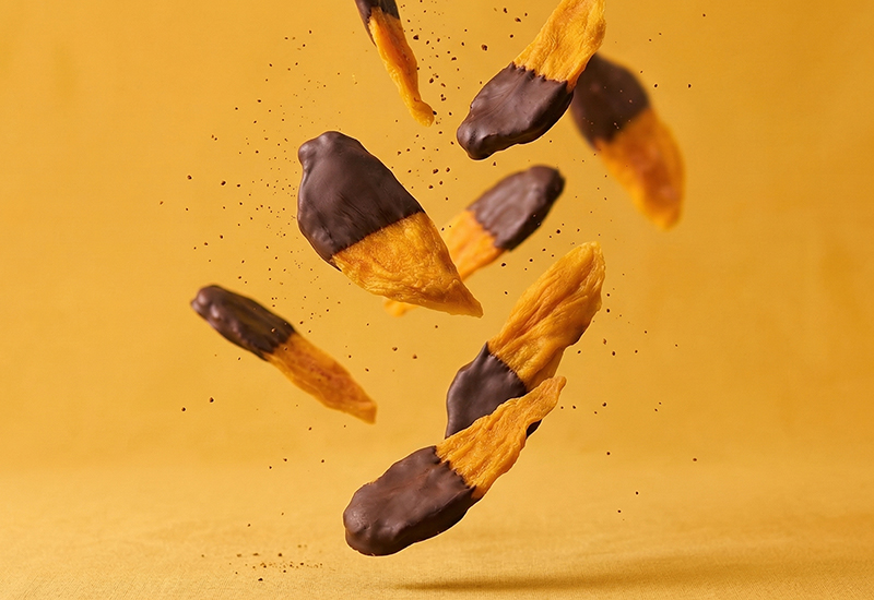 Fľaša kečupu a paradajky