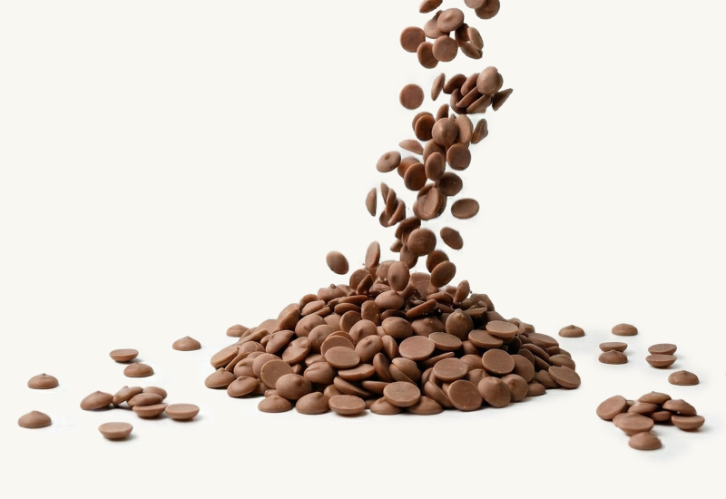 Fľaša kečupu a paradajky