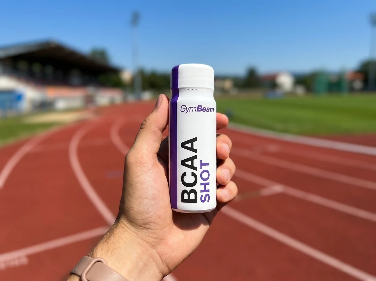 BCAA shot v ruke