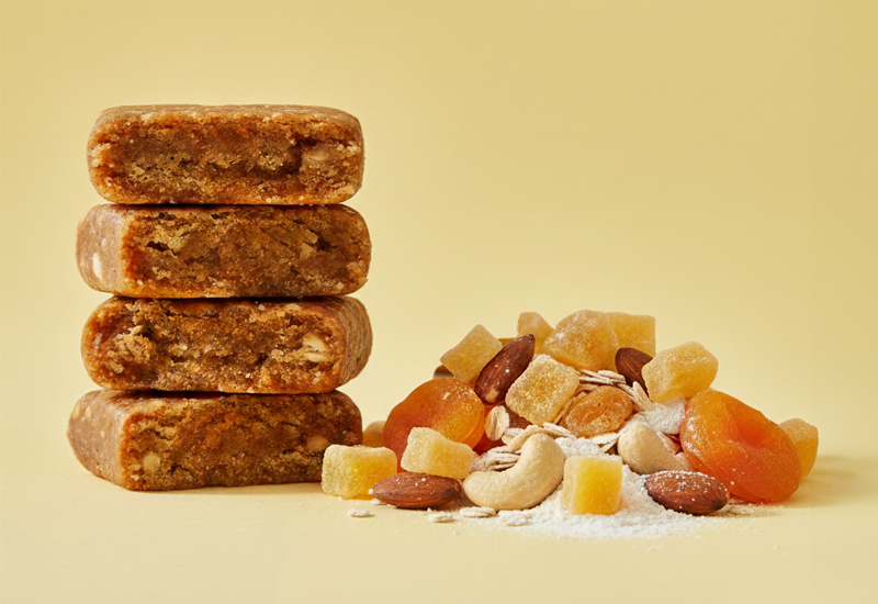 Fľaša kečupu a paradajky