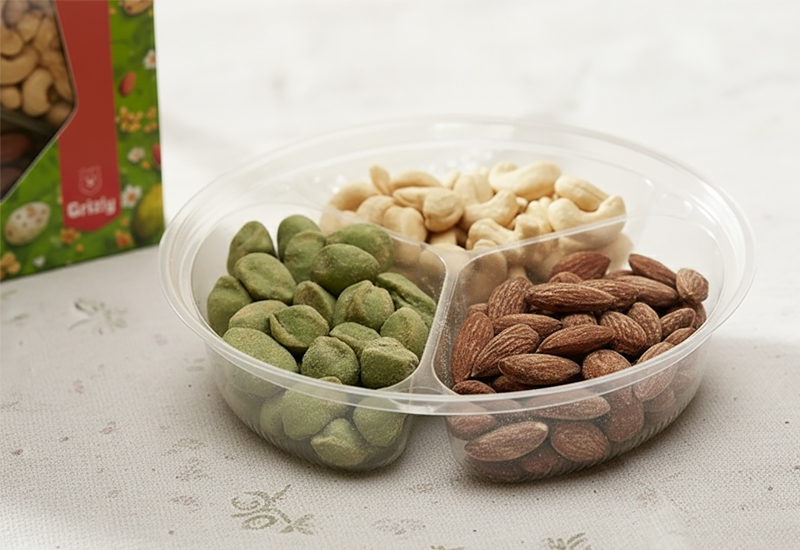 Fľaša kečupu a paradajky