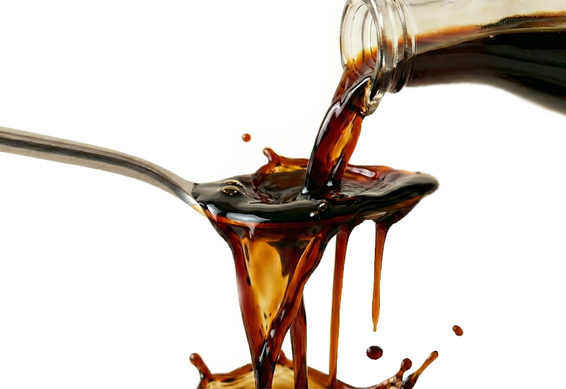 Fľaša kečupu a paradajky