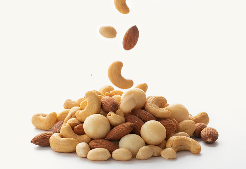 Fľaša kečupu a paradajky