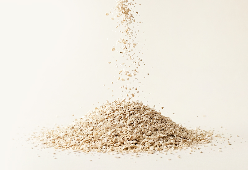 Fľaša kečupu a paradajky