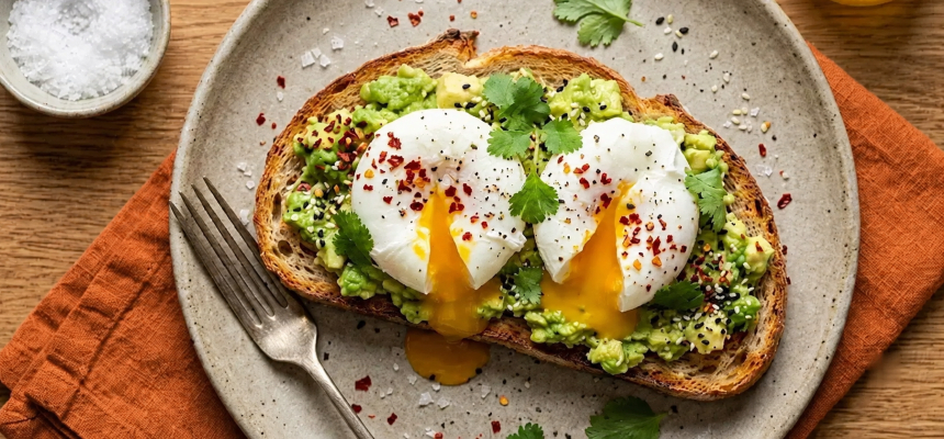 Avokádový toast s vajíčkom: Rýchly recept za 10 minút