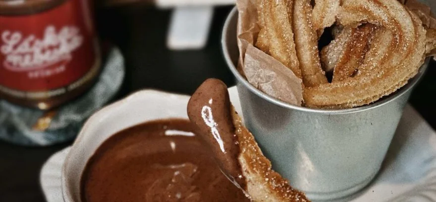Churros s čokoládovým dipom