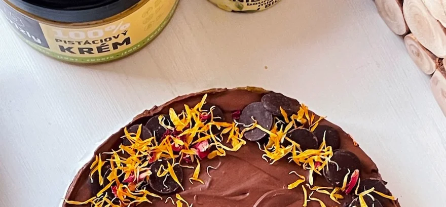Vegánsky pistáciový cheesecake