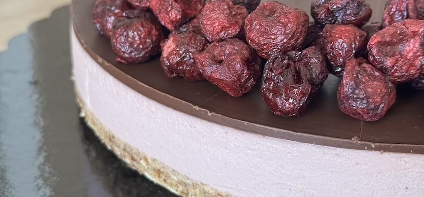 Višňová RAW torta