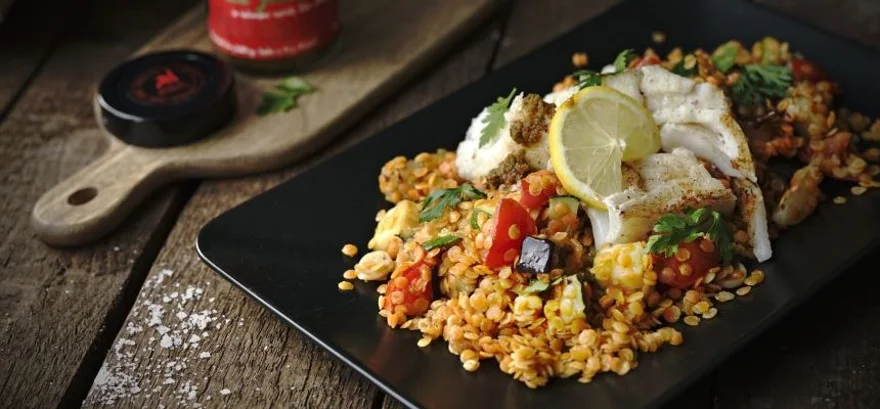 Treska s pikantnou restovanou červenou šošovicou