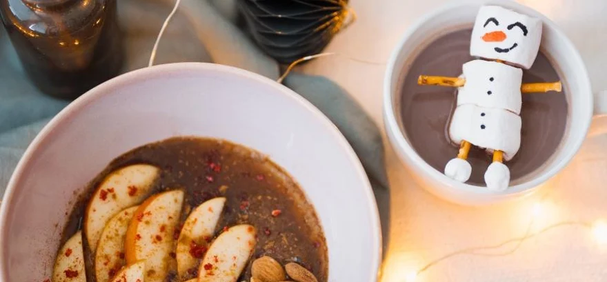 Kúzelné vianočné raňajky: Ovsená kaša s jablkami a škoricou