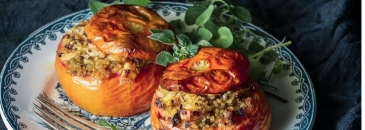 Pečené paradajky plnené zmesou z quinoa a fety