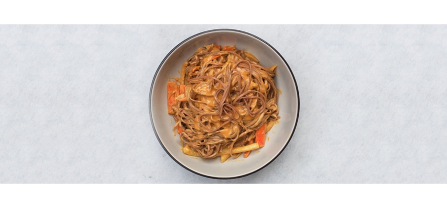 Soba rezance s miso - arašidovou omáčkou