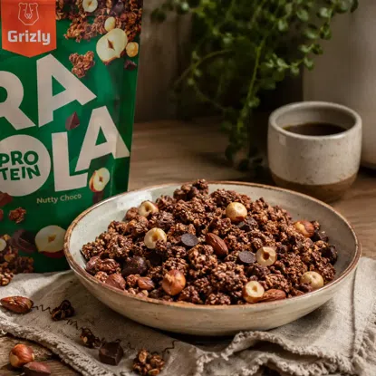 Granola s proteínom lieskový oriešok a datľová čoko