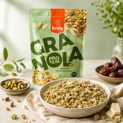 Granola s proteínom pistácie a biela datľová čoko