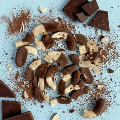 Kokos polomáčaný v horkej čokoláde