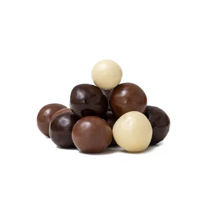 Lieskové orechy trojfarebné