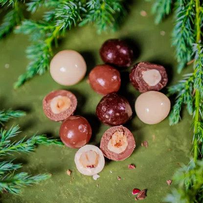 Lieskové orechy trojfarebné