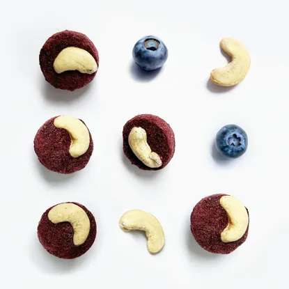 Lyofilizované čučoriedkové košíčky s kešu