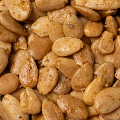 Mandle pražené cibuľou, cesnakom a paradajkou