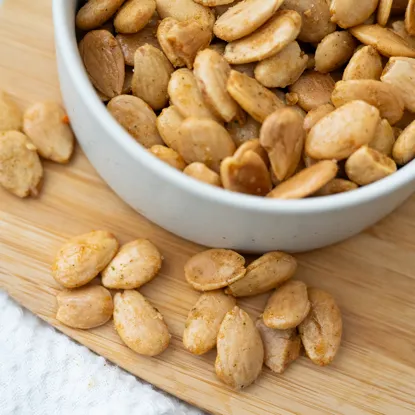 Mandle pražené cibuľou, cesnakom a paradajkou