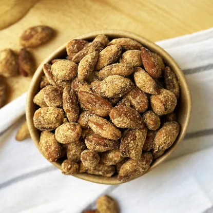 Mandle v karameli s arašidovým maslom