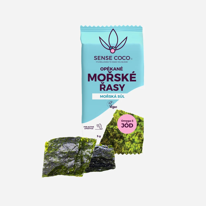 Opekané morské riasy s morskou soľou
