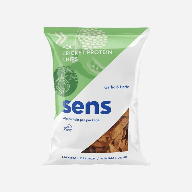 Proteínové chipsy s cvrččím proteínom cesnak a bylinky