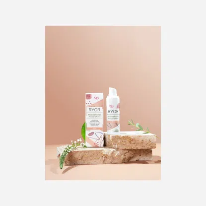 Rozjasňujúci make-up 8v1 LIGHT