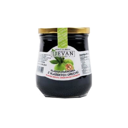 Sladká zaváranina z vlašských orechov