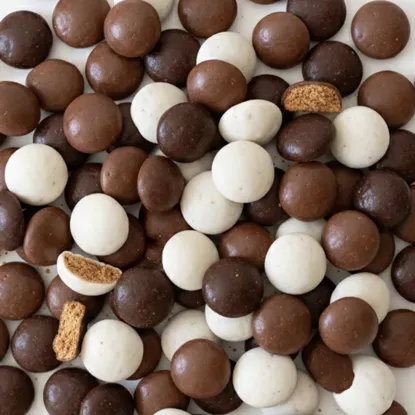 Trojfarebné sušienky v čokoláde