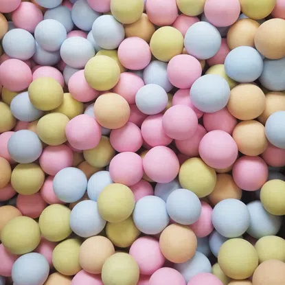 Veľkonočné farebné dražé